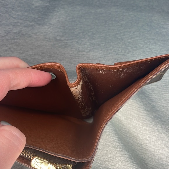 Louis Vuitton Monogram Leather Compact Zip Snap Wallet - Picture 11 of 16